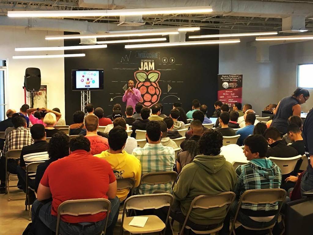 deveonllc's tweet image. #raspberrypijam #raspberrypi ift.tt/2e304di