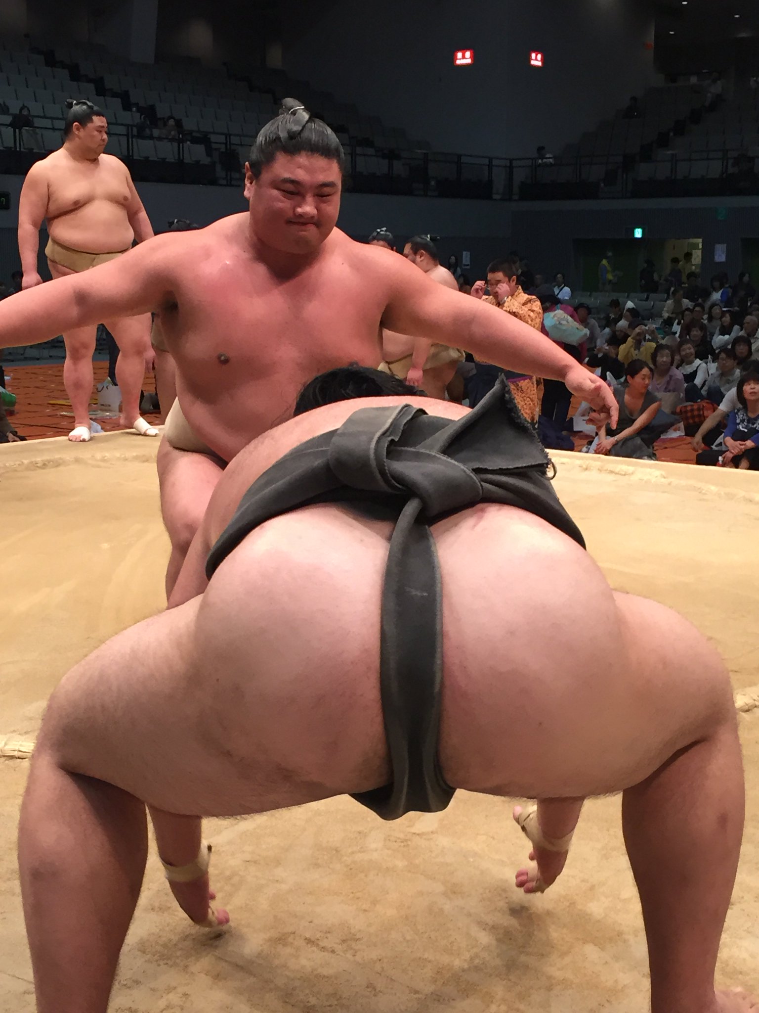 相撲ファン♡特に遠藤♡ Endo beat Hakuho!!! 遠藤白鵬から金星⭐初場所二日目 2020