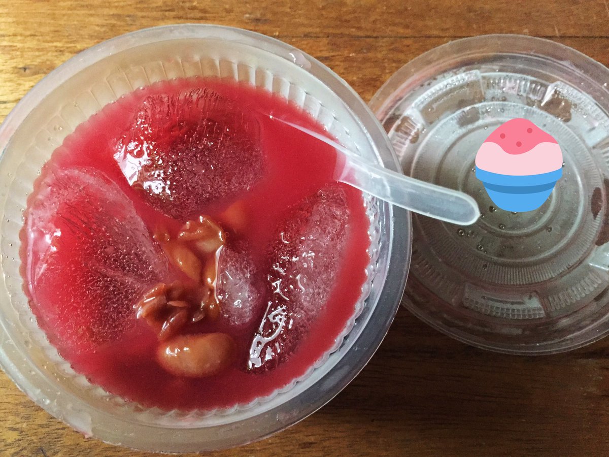 FhaFhaRaz's tweet photo. Street-food snack, but delicious taste 🍧
#redbean #ice #redsyrup #favouriteone #🍧 #yum https://t.co/0iIh1iWPEJ