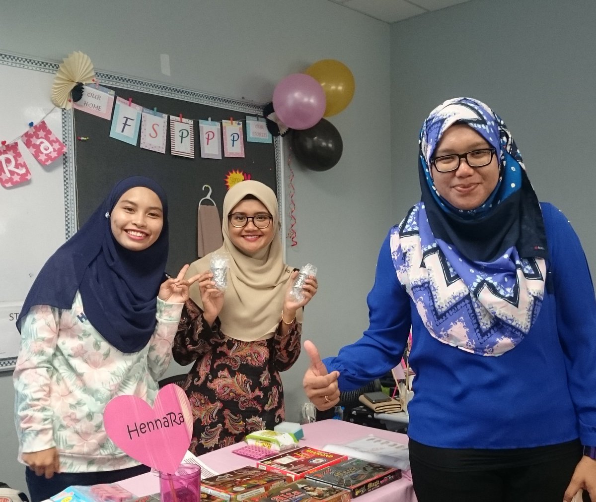 BASISOfficial's tweet photo. LIVE UPDATE: BASiS BAZAAR SALE, 30 OCT- 4 NOV 2016
#basisbazaarsale #am228 #fsppp #uitmsarawak https://t.co/lFwkeZQIWK