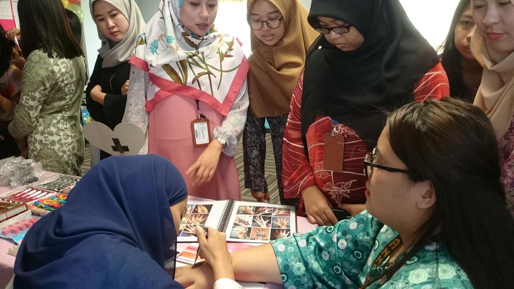 BASISOfficial's tweet photo. LIVE UPDATE: BASiS BAZAAR SALE, 30 OCT- 4 NOV 2016
#basisbazaarsale #am228 #fsppp #uitmsarawak https://t.co/Li1ubfJCCt