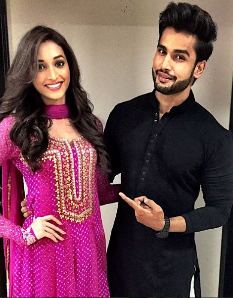 MissDivaOrg's tweet photo. @YamahaFascinoIN #MissDivaSupranational @SrinidhiShetty7 and @MrWorldOfficial #RohiKhandelwal in a festive mood. https://t.co/sXsFsBZJM0