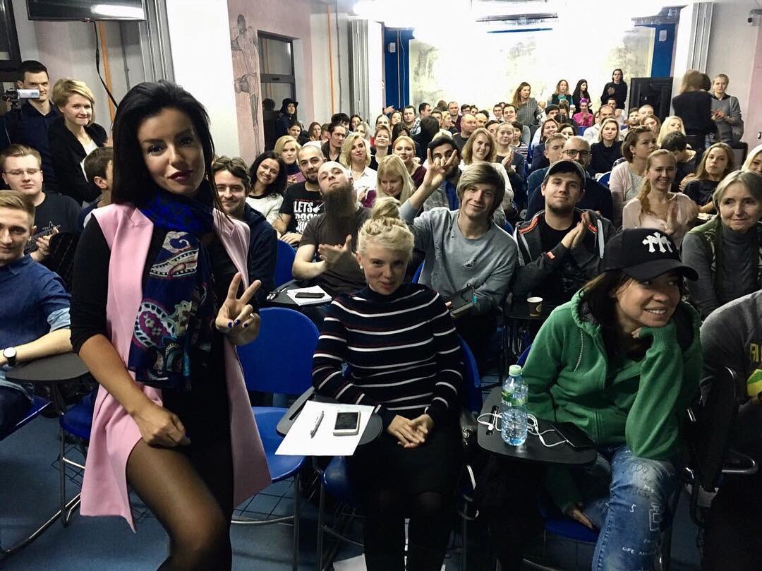 tATumusic's tweet image. #JuliaInstagram:

Сегодня я впервые оказалась в роли спикера и была рада поделиться своим опытом со студентами #RMA #proftyeducation