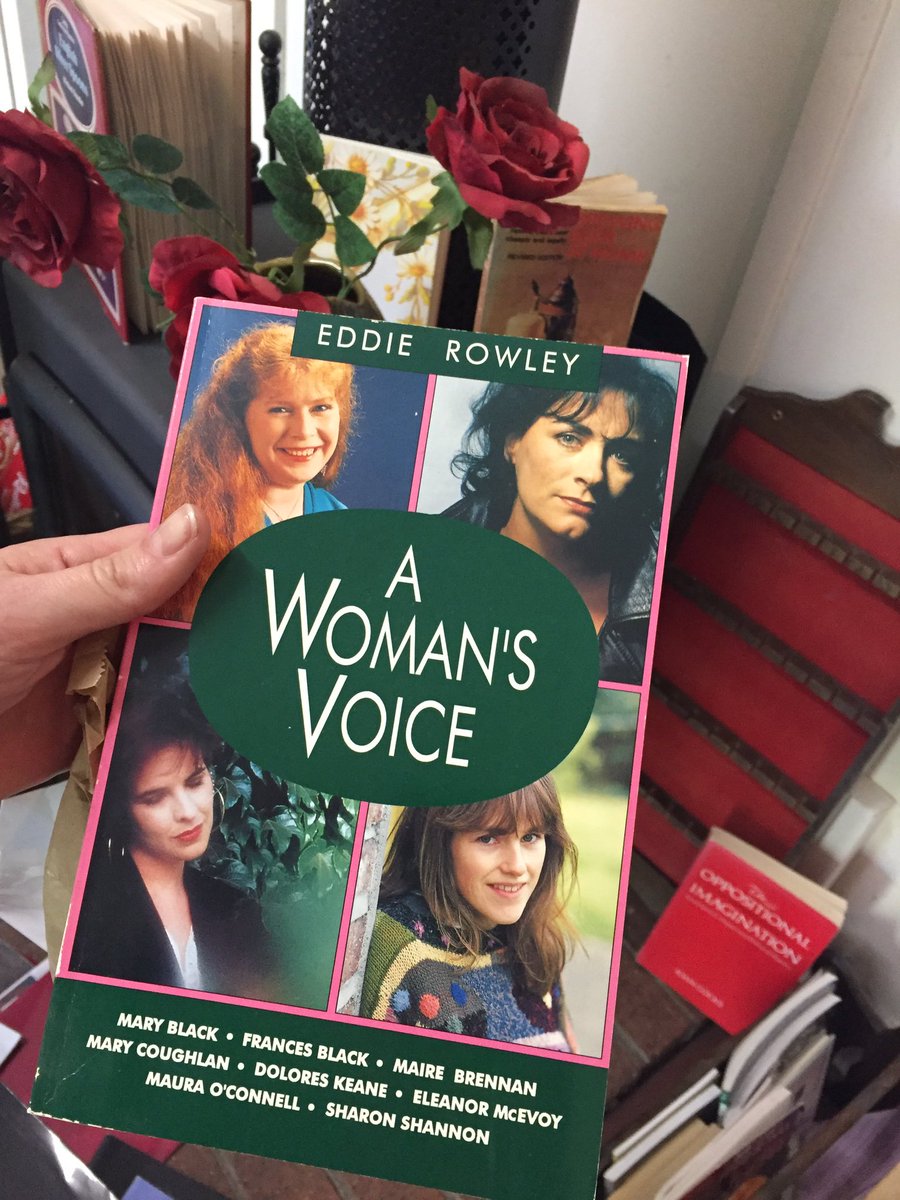 eleanormcevoy's tweet photo. Look what I found in an op shop in #Cabargo Australia! 😱📚🎶😝@Gaffalo @MaryBlackSinger @frances_black @momaura @moyaclannad @mary_coughlan4 https://t.co/27OUHnwd61