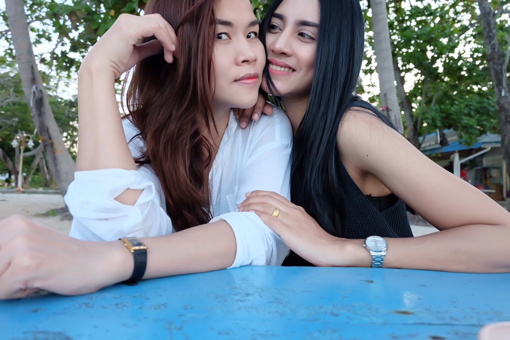 Rewrew_r's tweet photo. แค่มีเธอก็สุขใจ 👭
#แฟนกูมีแล้วและน่ารักมากด้วย 
#มีแฟนเป็นผู้หญิงแต่โครตมีความสุข https://t.co/6k8sJOKnP3