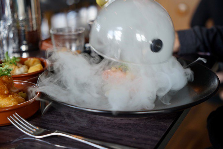 ElegantMidlife's tweet photo. A new riverside restaurant review you won't want to miss! https://t.co/o5Dtz2EIys @Coopsriverlight #restaurant #Foodies #Buckinghamshire https://t.co/kKPLJjzMZs