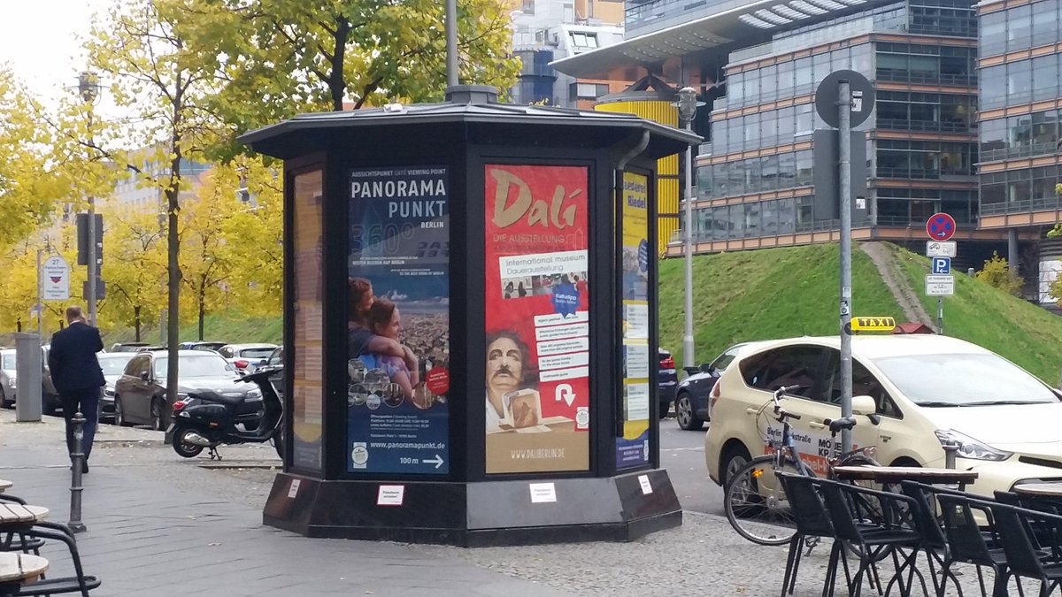 BerlinHighlight's tweet photo. #berlin #mitte #daliberlin #panoramapunkt #reedereiriedel #pavillon #potsdamerplatz #herbst https://t.co/uIHdVQJ0iH