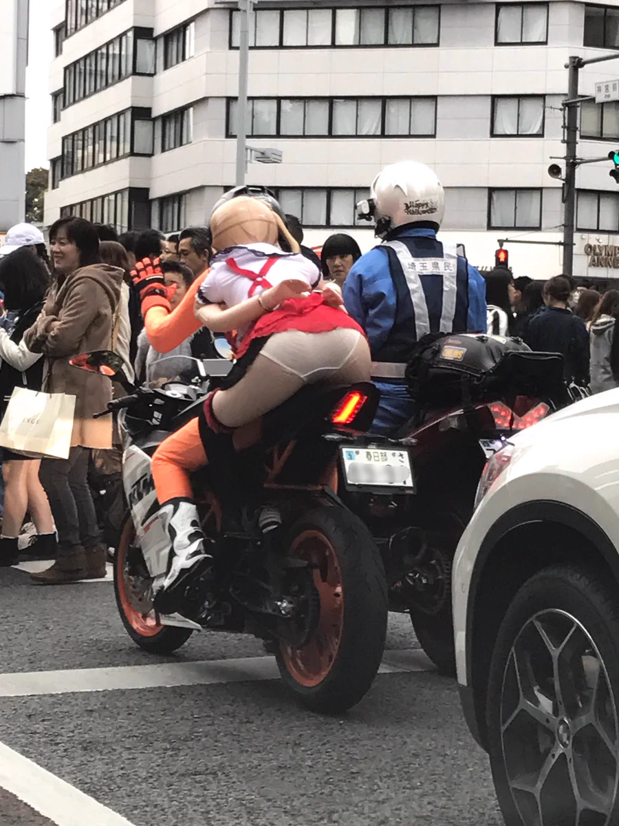 ハロウィンの仮装、すご過ぎWWそして、白バイとか紛らわしいWW