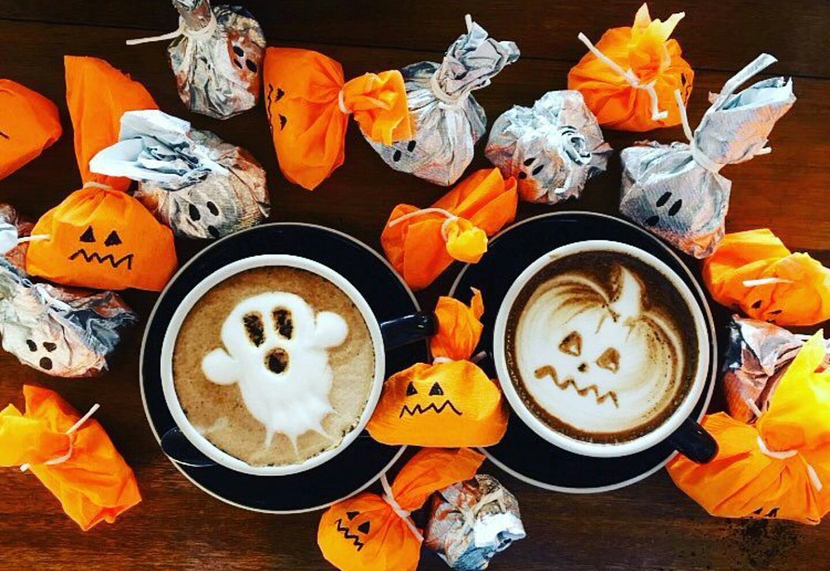 tarasasouth's tweet image. These cups of coffee are ready for the halloween! 👻 // 📷: #craftcoffeerevolution // 📍: Craft Coffee Revolution, Solenad