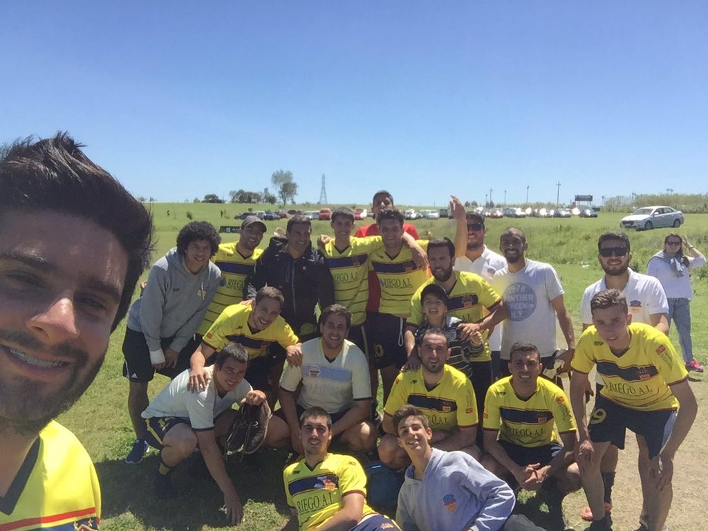 ClubVeloz_DM's tweet photo. A paso de campeón!
8 de 8 en el clausura y a un paso de ganar todo.
Goles: Nico,Bocha,Seba,Fuli.
@ClubVeloz_DM 4 vs 1 #repecho
@LaLigaUy https://t.co/2qbhKD7GAs
