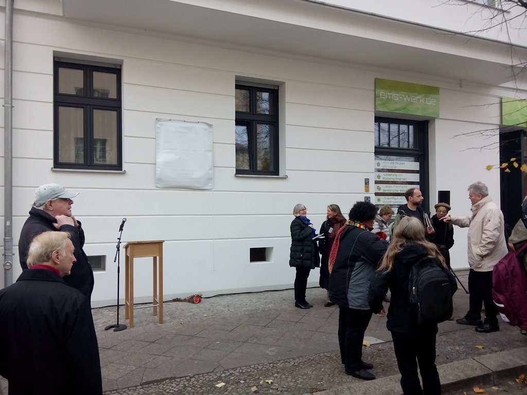 sudjahan's tweet photo. In #PrenzlauerBerg wird gleich eine Gedenktafel für den schwarzen Aktivisten Martin #Dibobe enthüllt. #decolonize https://t.co/5ao81Bysro