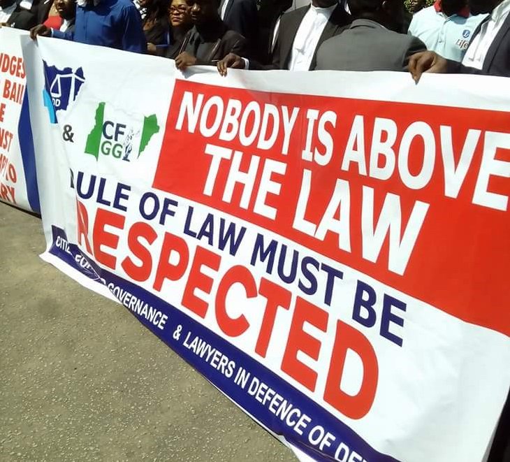 Lawyers in Defence of Democracy and Citizens for good governance‎ on Monday staged a peaceful protest against arrest of Judges by DSS on October 8.