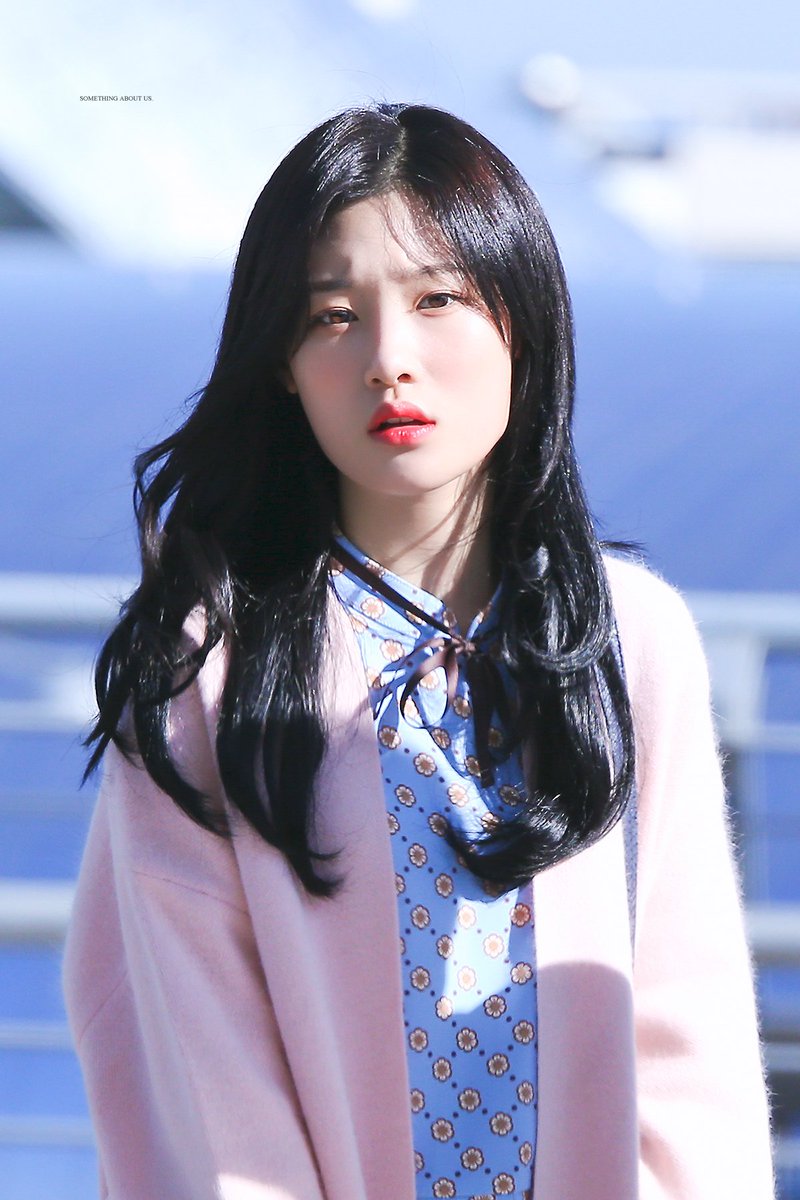 bbobbii_'s tweet photo. 161030 두 얼굴의 채연 ☁🍑
#정채연 #채연 https://t.co/K6Xd6m5vJw