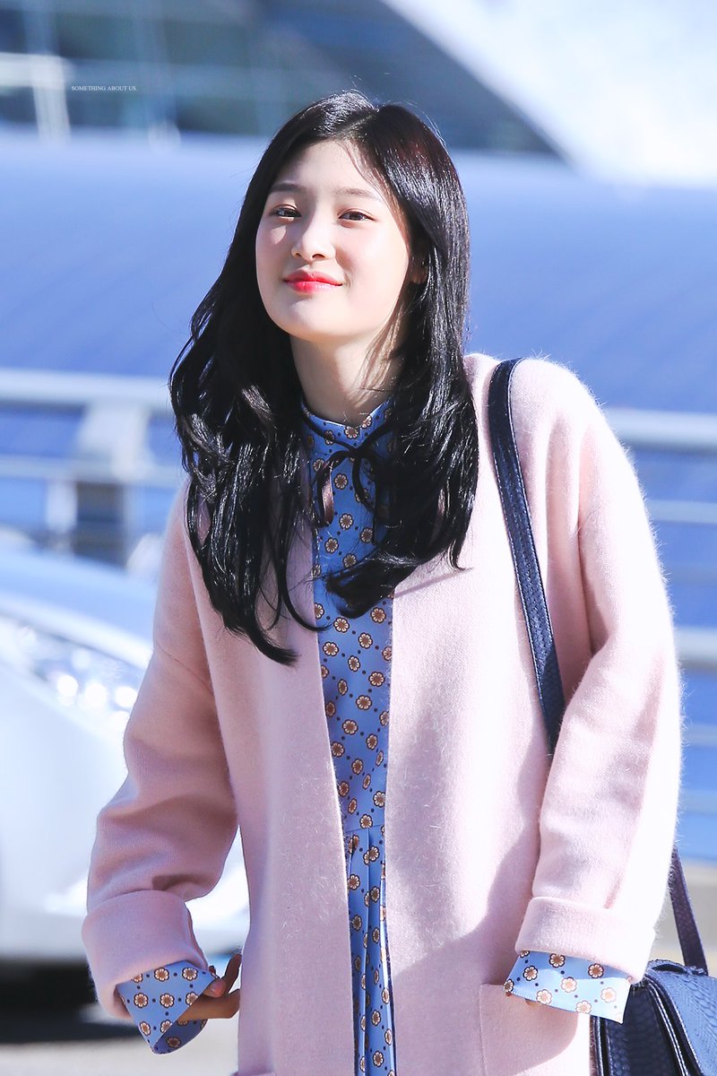bbobbii_'s tweet photo. 161030 두 얼굴의 채연 ☁🍑
#정채연 #채연 https://t.co/K6Xd6m5vJw