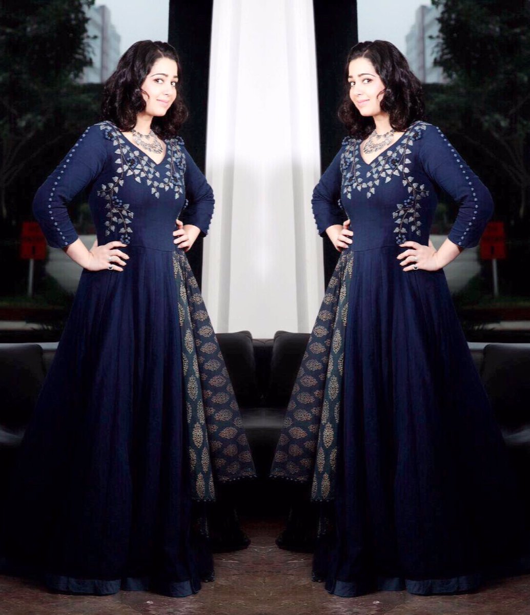 geetikachadha's tweet photo. Effervescent @Charmmeofficial in #shrut&pret 👗by @StoreAnonym,@Forever21 neckpiece for Memusaitham Day1 #handloom💙 https://t.co/75PPJtYT6Z