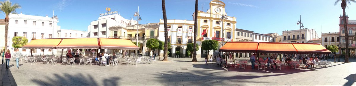 RinconesdMerida's tweet photo. Panorámica de la Plaza de España de Merida con los tradicionales Kioscos. #MeridaMuchoQueVer #MeridaMola https://t.co/5o4WDxYtj5