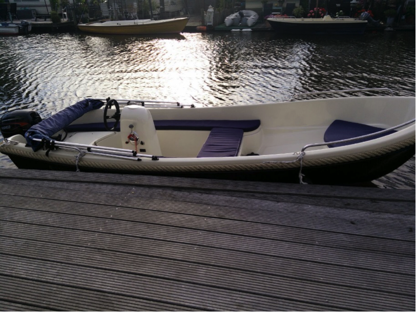 RegisterHolland's tweet photo. Gestolen op 18 of 19 oktober: boot Admiral 430 “Wiedesloep 430”, incl. trailer uit Almere. Iets gezien? RT svp https://t.co/YPo9yU0Erj https://t.co/7U8wLPTUJy