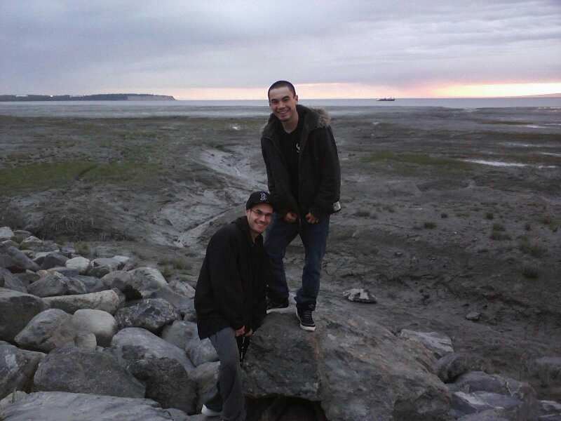 SbgGun's tweet photo. #Anchorage #Alaska #mybro&amp;mecoolin😂😂 https://t.co/n34pFiEmrd