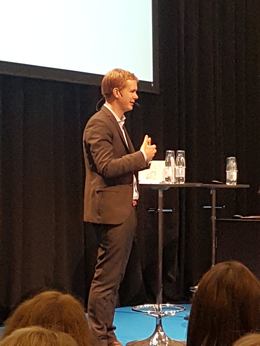 Utbildningsminister Gustav Fridolin pratar om viktiga saker. Svåra saker. #skolforum #inteavundsjuk #kämpasvenskaskolan