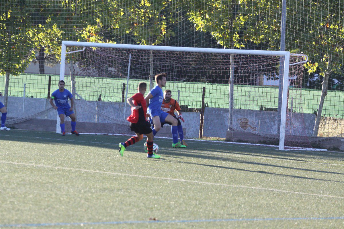 extremphotocoll's tweet photo. @EFEmerita 1 José Rubia @CDSanServan 0 El lider se deja los tres puntos en casa del segundo clasificado buen partido de ambos equipos https://t.co/NN5a5sq9ks