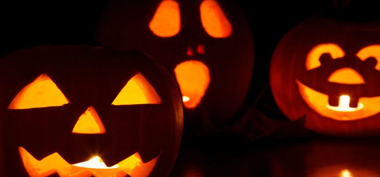 Zombeach_Spain's tweet photo. ¿Conoces el verdadero origen de #Halloween y por qué se celebra? https://t.co/hdHBcm6Yzp https://t.co/Y1DIXqDOpn