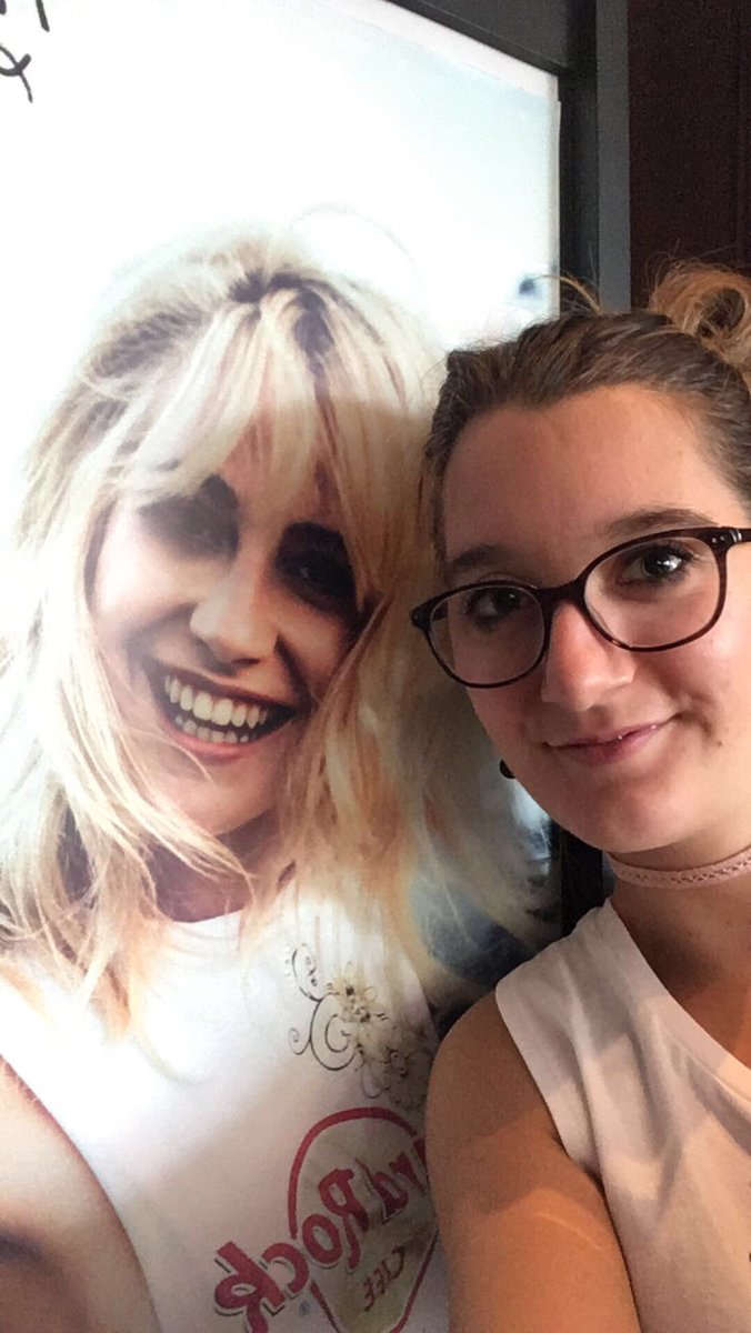 Blandine_Pixie's tweet photo. @HRCParis bonjour je pense à vous 👀😽#PixieRocks https://t.co/BhmYK3wtZz