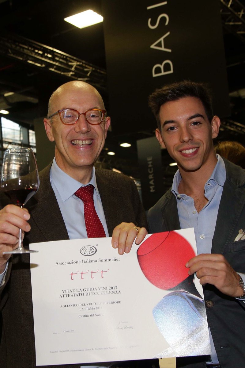 Sabato 29/10 #cantinedelnotaio ha partecipato alla Premiazione Eccellenza I 4 Tralci dell'Associazione Italiana Sommelier 
Premiati! :)