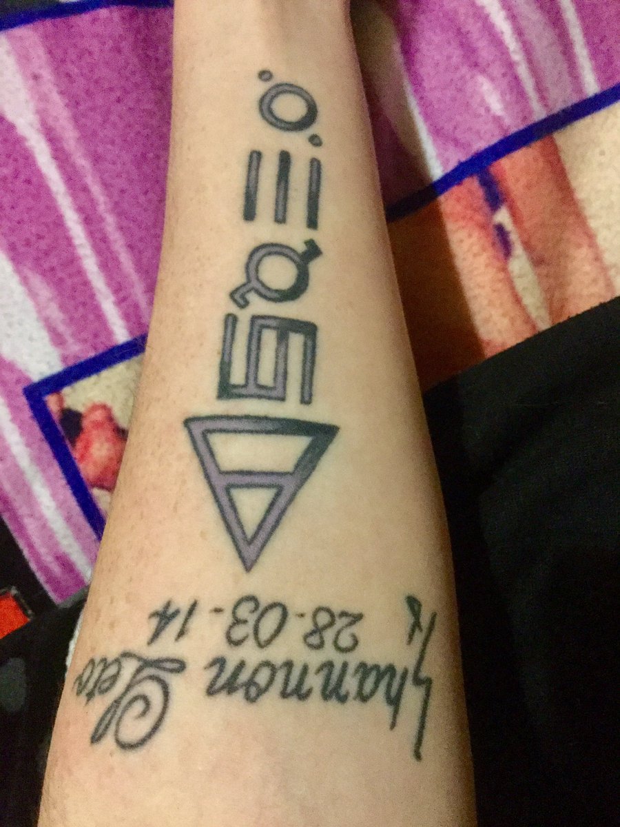 LauzBURNS's tweet photo. Two years since I got my @30SECONDSTOMARS ink. Love it even more now than I did back then #marsart #marsink https://t.co/NvwSD83fnW