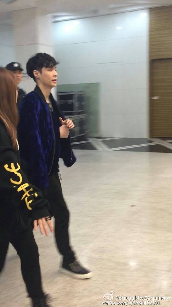 zyxarchive's tweet photo. omg he's so handsome https://t.co/UWqDpTQcmj