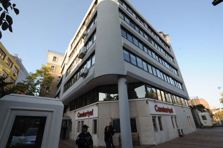 Cumhuriyet’e operasyon: Okurlardan saat 12.00’de gazetede önünde toplanma çağrısı
diken.com.tr/kilicdaroglund…