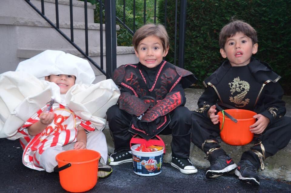 Lin_Manuel's tweet image. Good morning!
Here are my nephews as ninjas and popcorn.
Never be afraid to be the popcorn. 
#HappyHalloween