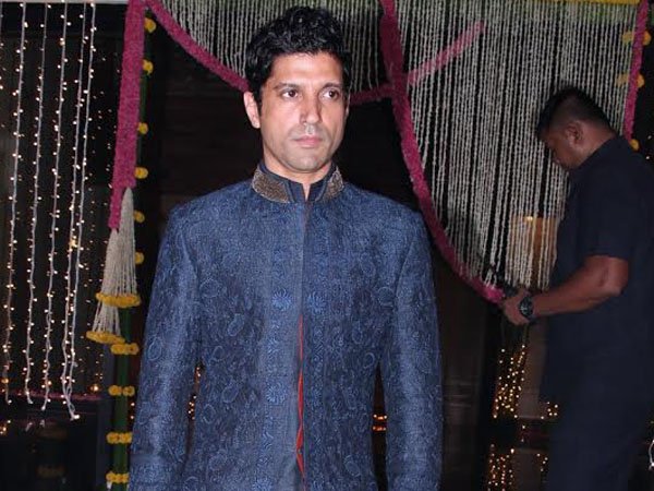 FarOutUniverse's tweet photo. @FarOutAkhtar looking dapper as ever during a Diwali dinner party <3 :D
#DashingAsAlways https://t.co/KYITSXEm9l