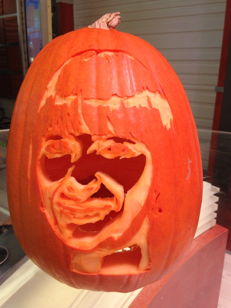 Lauratobin1's tweet photo. WOW! Amazing @FarmerFinkle has carved @susannareid100 &amp; @ranvir01's faces in #pumpkins 2 hours each, so life like. https://t.co/PmM9W06o3b