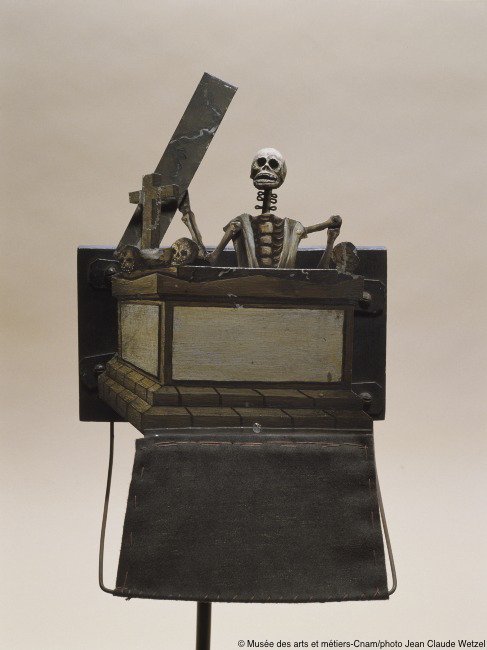 ArtsetMetiers's tweet photo. Joyeux #Halloween : pièce pour spectacle de fantasmagorie 👻
#MusHalloween #Museopeur https://t.co/yyx2BVaBfW