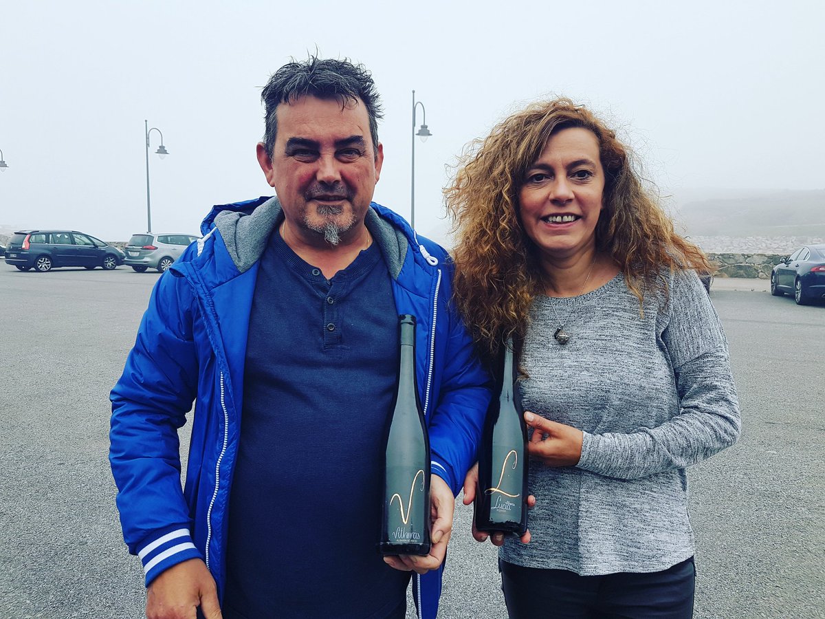 rmendanya's tweet photo. A @meson_centro también le llegaron #vinosasturianos de @Vitheras.
Ahora Mon a rocanlear con ellos (🤘).

#VinosdeAsturias
@ComeTAsturiasTV https://t.co/NM6rGxhd9M