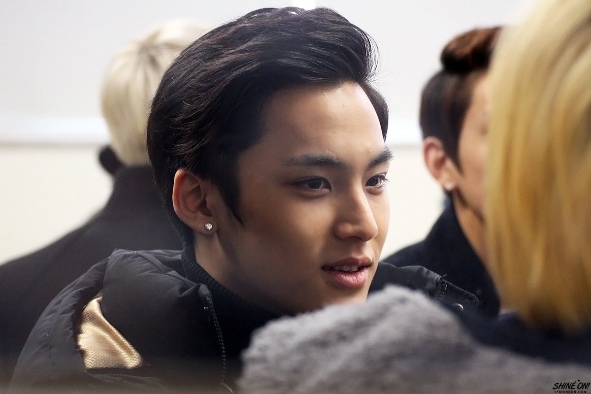 hiphop_babies's tweet photo. [HQ] 150212 #세븐틴 #SEVENTEEN #민규 #MINGYU @ HANLIM Graduation Ceremony cr:shineon! https://t.co/6pRbrsWhxs