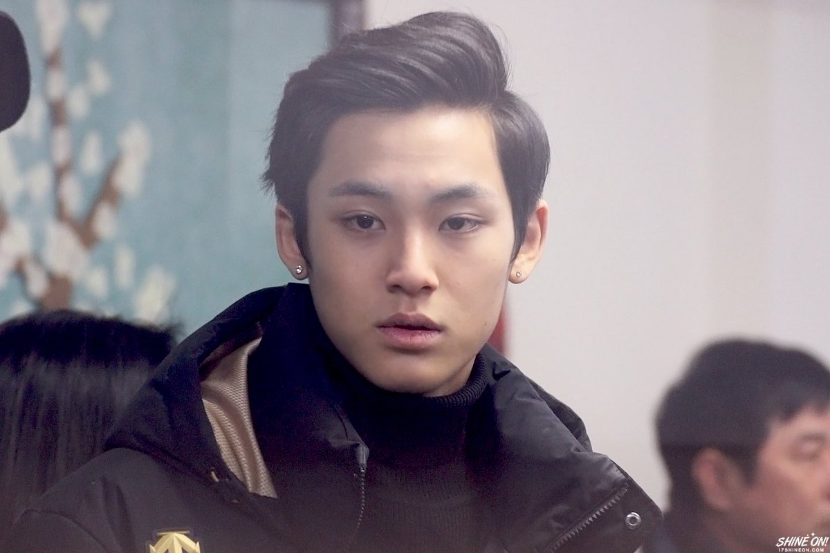 hiphop_babies's tweet photo. [HQ] 150212 #세븐틴 #SEVENTEEN #민규 #MINGYU @ HANLIM Graduation Ceremony cr:shineon! https://t.co/6pRbrsWhxs