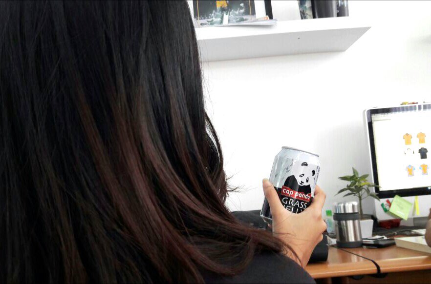 restufzh's tweet photo. aktivitas sambil minum cap panda cincau bantu bikin fokus #TimHitam #HitamvsHijau https://t.co/Ax11OxIe2I