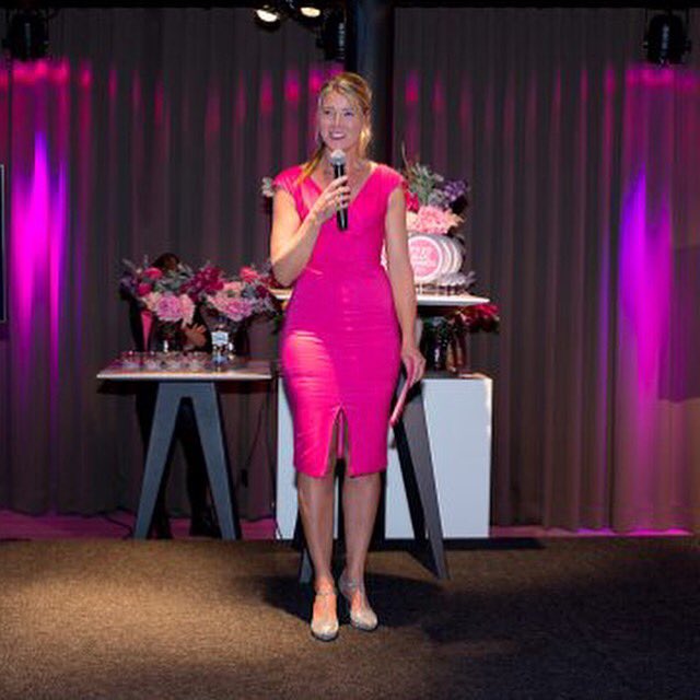 FoodBlogAwards's tweet image. Wat presenteerde ze het leuk de Food Blog Awards 2016! Tv-kok @SandraYsbrandy