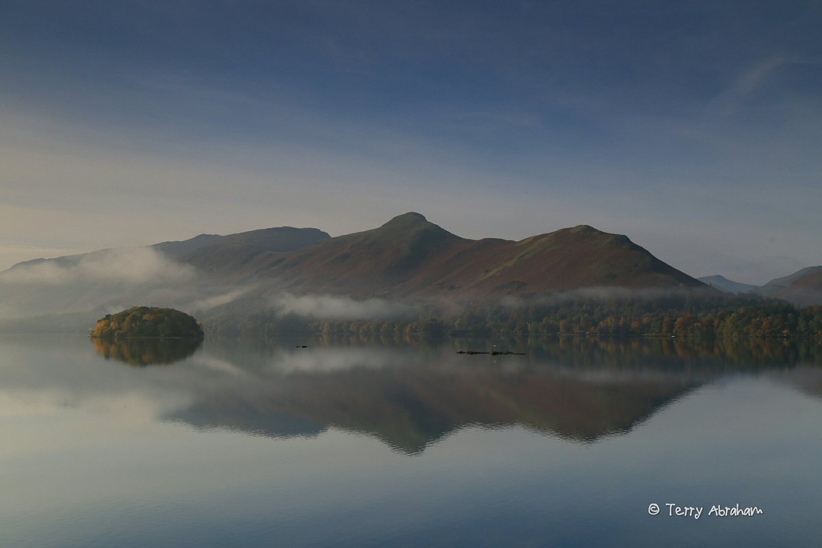 terrybnd's tweet photo. Absolutely beautiful morning by Derwentwater, Keswick this morning folks! 😊😊 #lakedistrict #theplacetobe #stormhour https://t.co/73yX7Ud31u