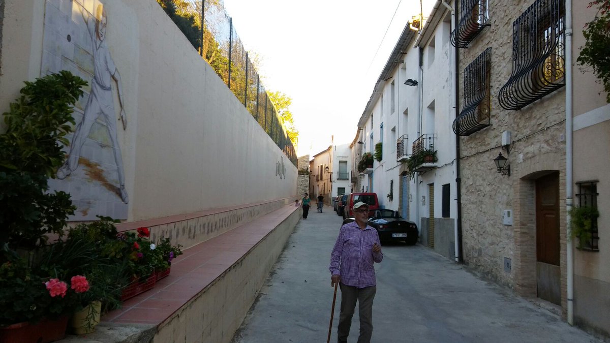 JoanCanela's tweet photo. Carrer-trinquet a #Benimassot #Comptat #PaísValencià https://t.co/j9DsN7gzPZ