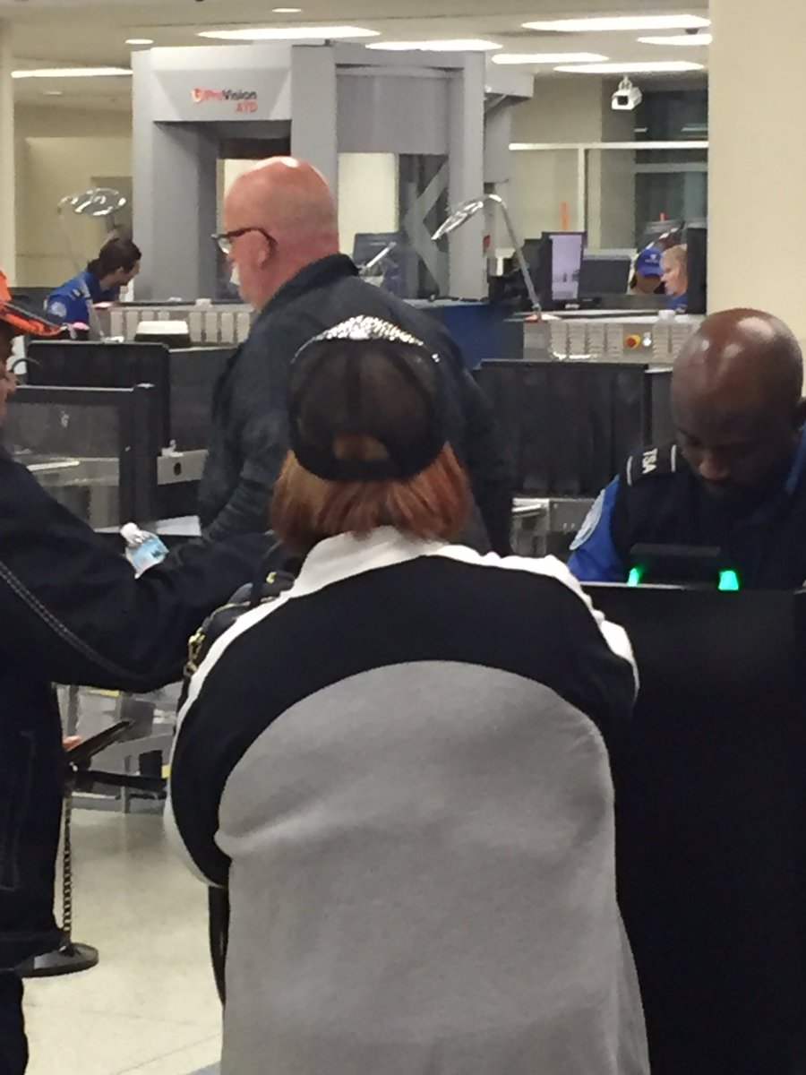 bolderone's tweet photo. @notthefakeSVP we're you leaving Midway airport early this morning after game 5? https://t.co/joaifcp8Um