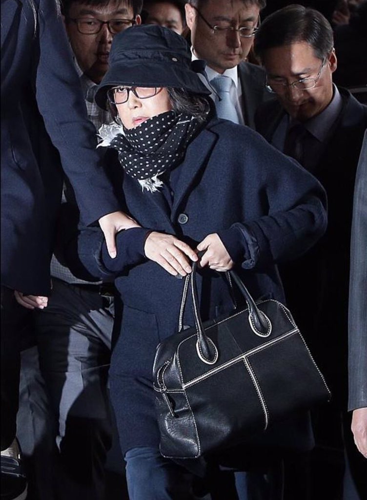 ajazeen3's tweet image. "박근혜는 하야하라!"😤

매일❗
➐ 파이낸스 빌딩 앞
🎥 onair.facttv.kr
🚩민중총궐기 투쟁본부

#박근혜_하야 
#내려와라_박근혜