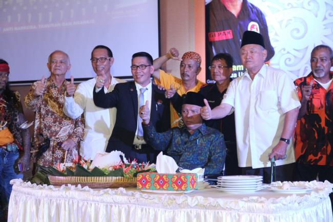 GubernurAFI's tweet photo. Gubernur: "Beri Kontribusi dengan Karya Nyata" https://t.co/MNIXldApFZ https://t.co/1R1eg1cRpL