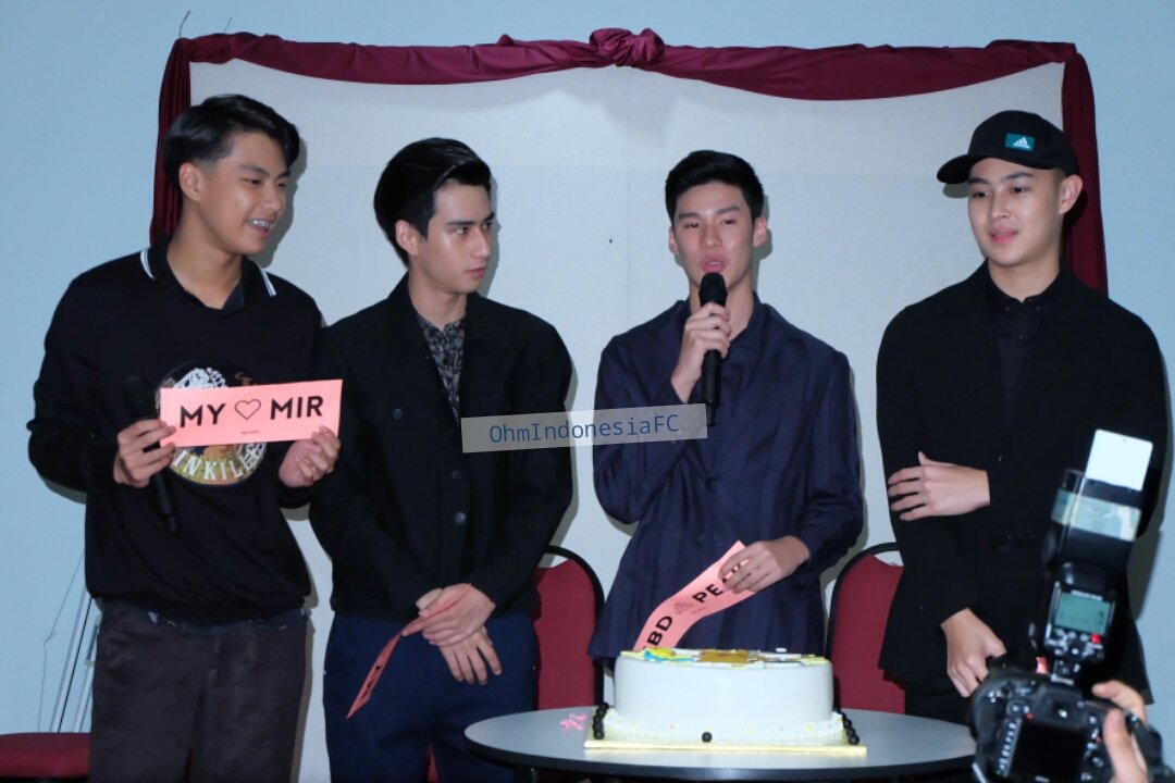 OhmIndonesiaFC's tweet photo. HBD @peakpeemapol #ohmpawat #toeysittiwat #BoomKrittapak #peakpeemapol  #mirinmalaysia https://t.co/XYEqVHzRjp