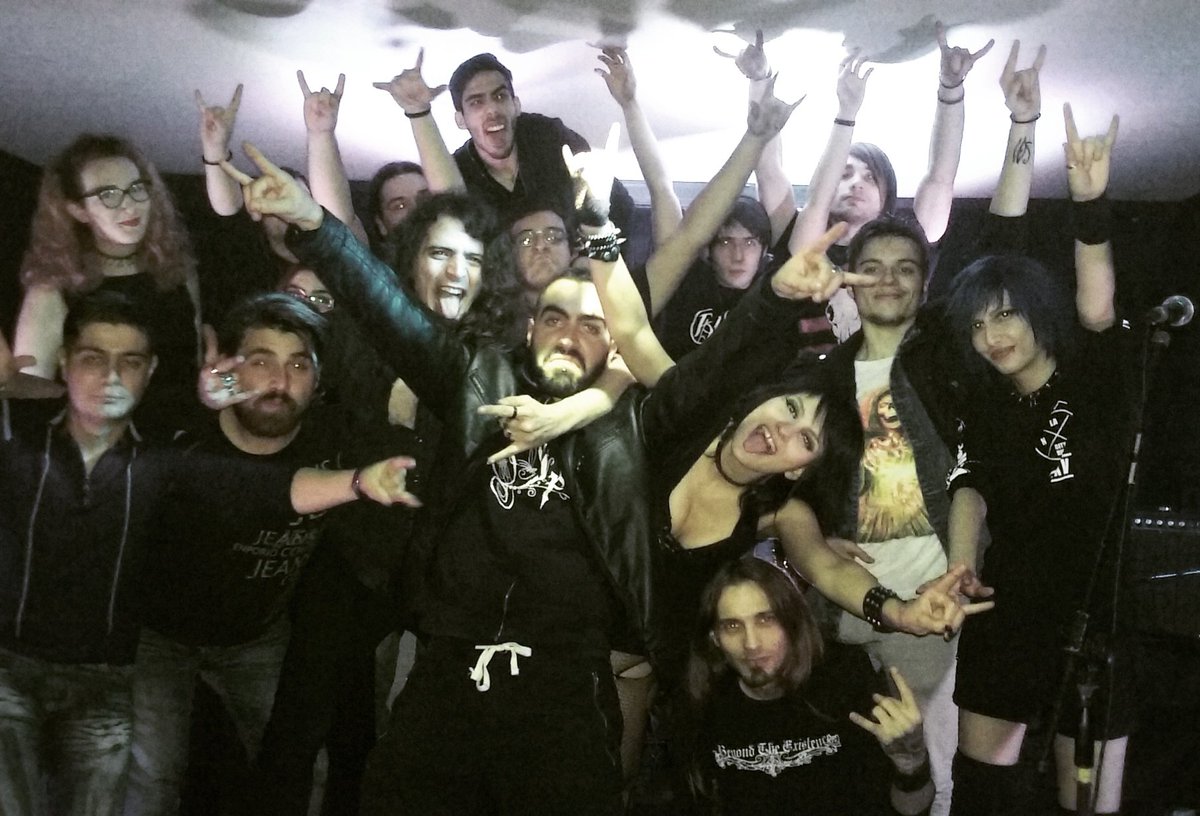 aethersingreece's tweet photo. we had an amazing live together! #aethersin #silverdollar #pickupbones https://t.co/5VLQjbujBo