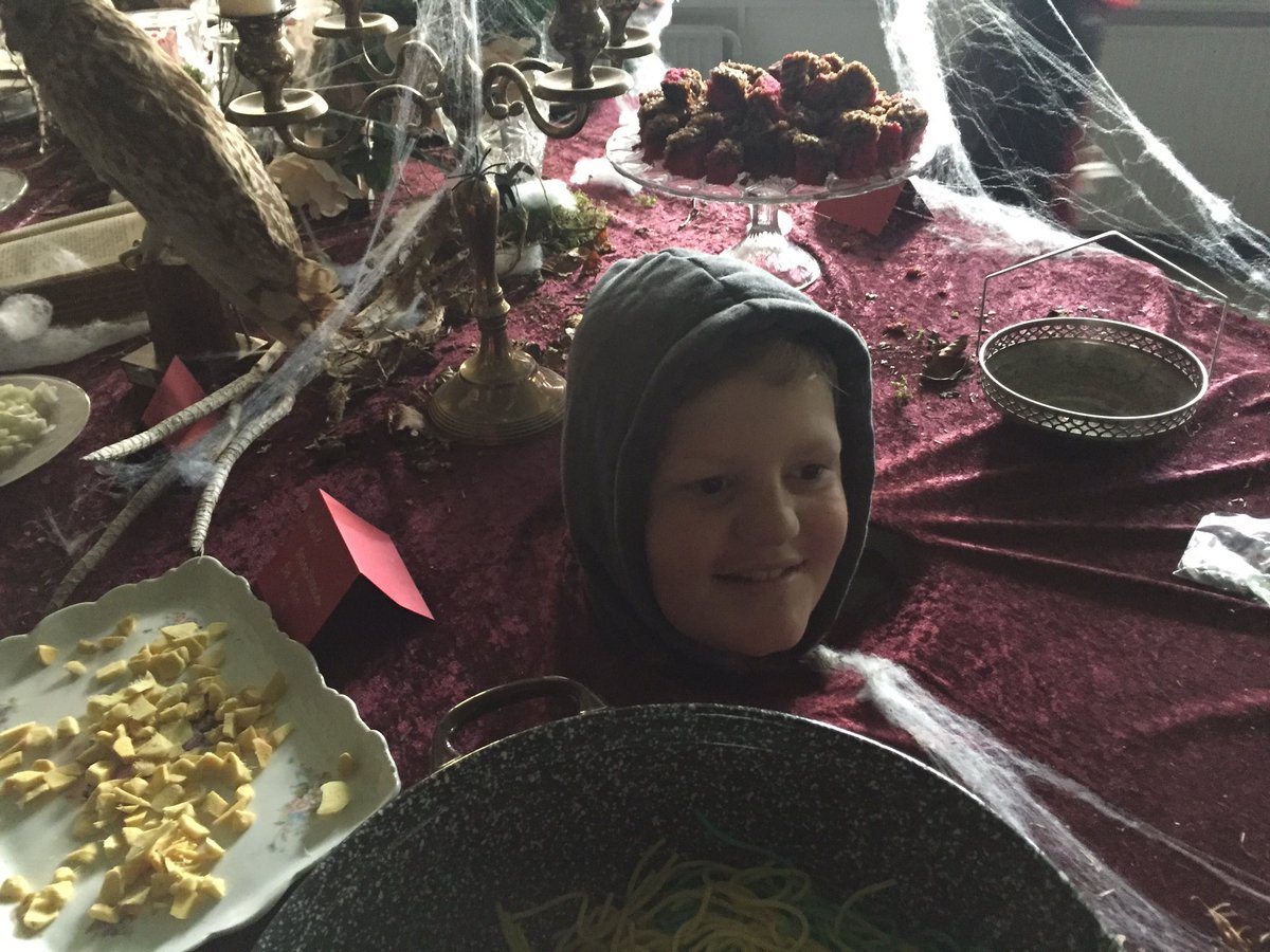 skolelederTM's tweet photo. Halloween #auraskolen #hjerting fantastisk https://t.co/Xw3NroWrrT