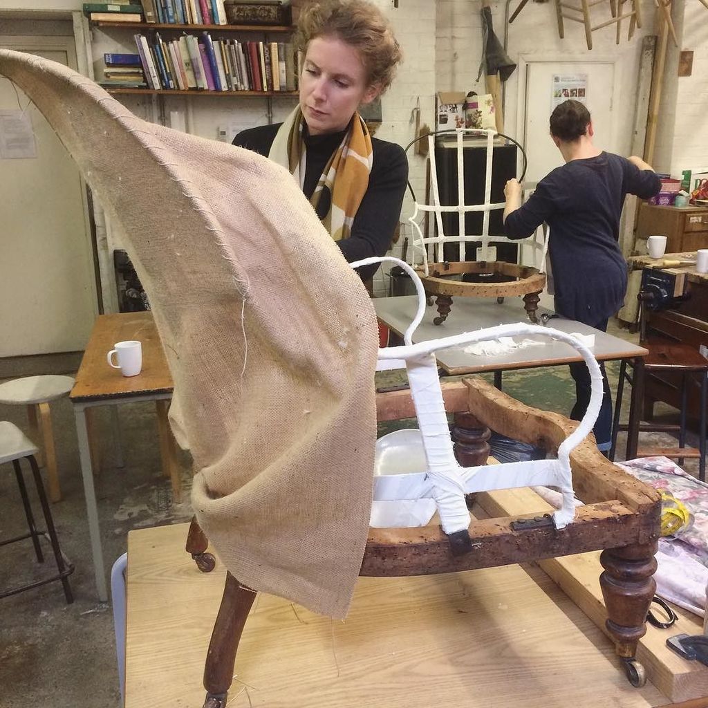 schoolofstuff's tweet photo. You don't see any ironbacks for ages and then two come along at once #SchoolofStuff #chair⦠https://t.co/ki1Vz2tCOK https://t.co/fQGZLIiGH0