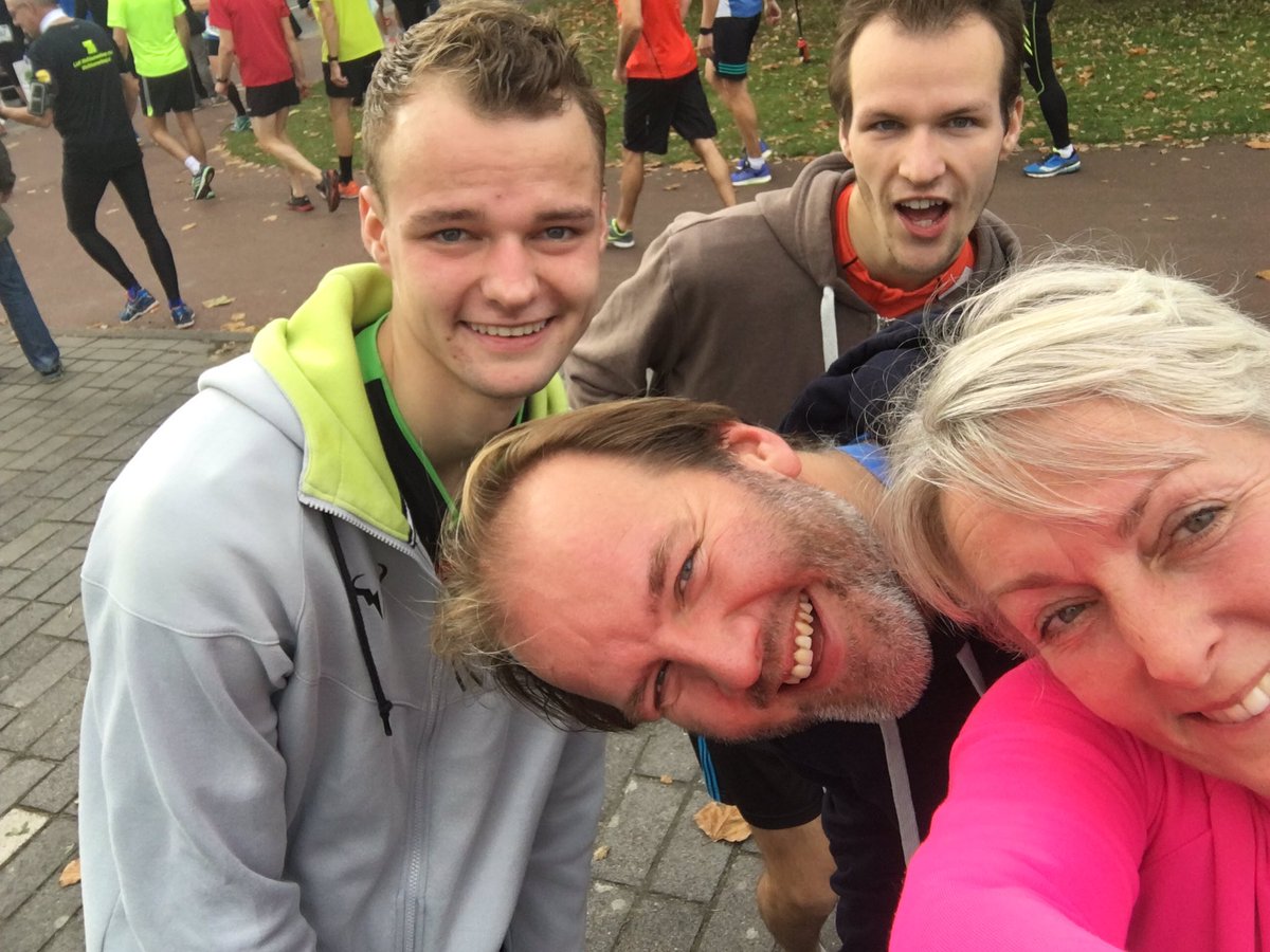GerdaWoltinge's tweet photo. #wolfskamerloop selfie met team #hypotheek24 en #juffrouwjannie Mannen wat waren we goed!! https://t.co/hc6Sq1RtHy