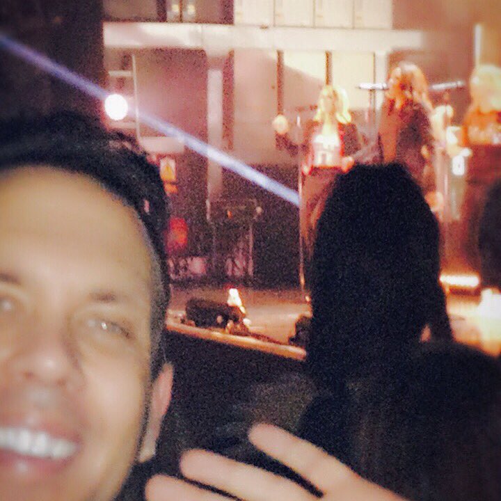 NeillNene's tweet image. Waited years to get a selfie with @AllSaintsOffic @Nicole_Appleton @NatAllSaints @melblatt @ShazAllSaints &amp;amp; this is what happens #whoops